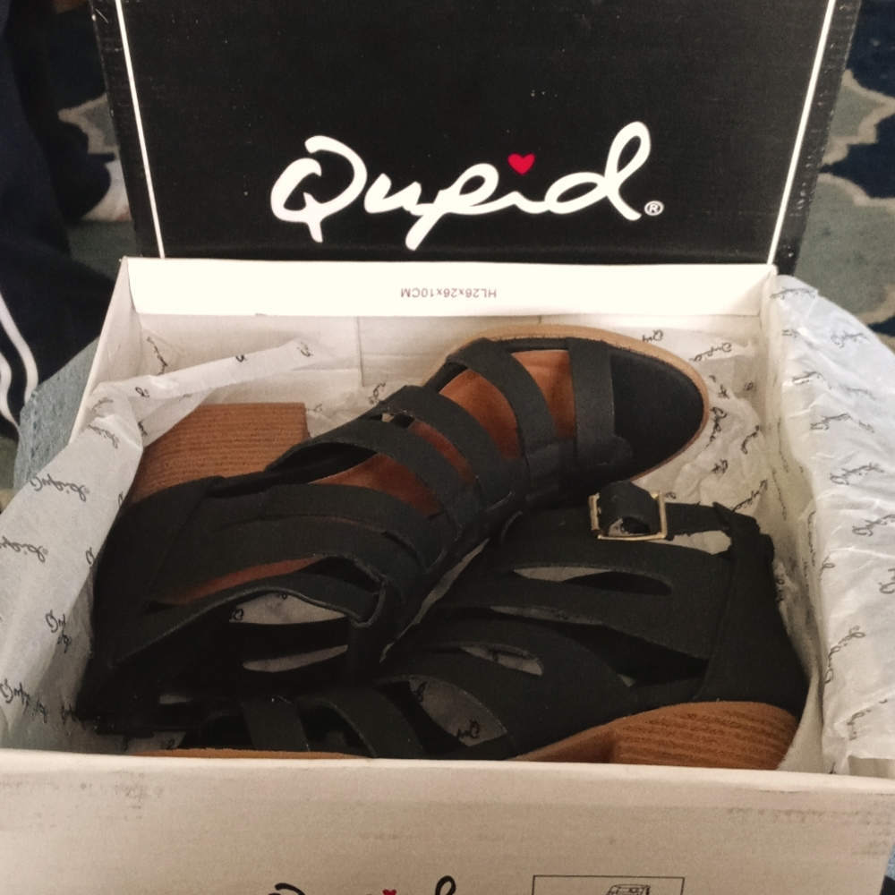 Women's Qupid women's shoes/sandals size 6